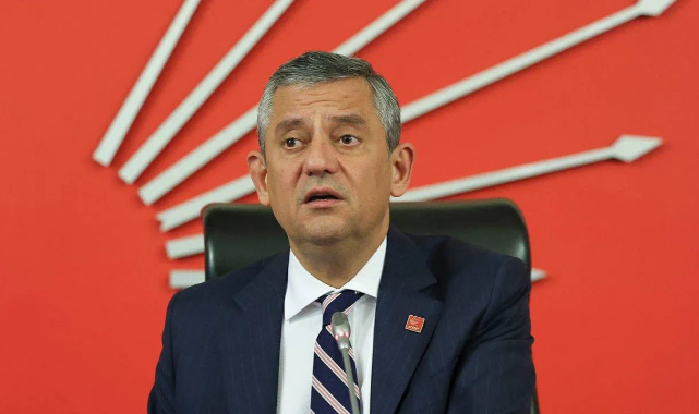 Özgür Özel'den İzmir İl Başkanlığı'na ziyaret