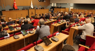 CHP İzmir'de istifalar devam ediyor: 3 meclis üyesi daha istifa etti!