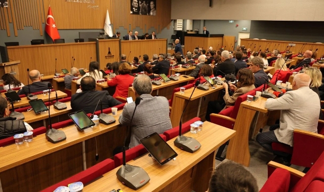 CHP İzmir'de istifalar devam ediyor: 3 meclis üyesi daha istifa etti!