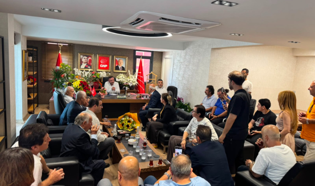 CHP'ye yoğun ziyaret arasında iki ilçe için kriz masası 
