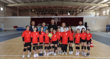 Çiğli Atatürk Kapalı Spor Salonu Yenilenen Yüzüyle Sporculara Kapılarını Açtı