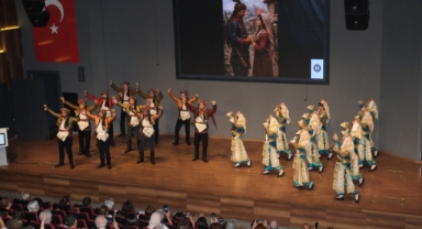Dikili’de sanat rüzgarı: 7’den 70’e tüm kursiyerler yıl sonu coşkusunda buluştu