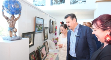 Dikili’de sanat rüzgarı: Kadının eli sanata değdi