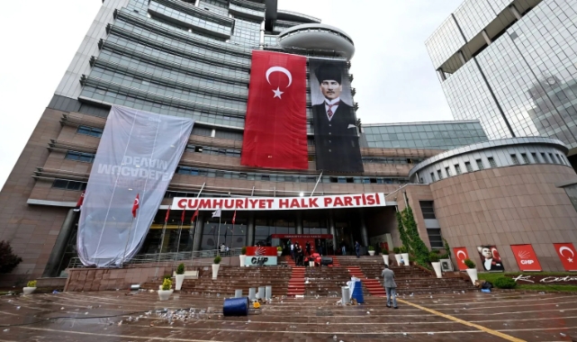 Grup toplantısından vazgeçen Kılıçdaroğlu, genel merkezde ko