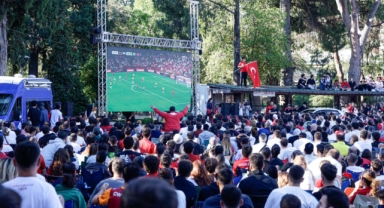 İzmir’de Dünya Kupası heyecanı meydanlara taştı 