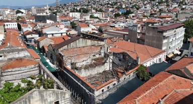 Konak’ta bir tarihi yapı daha ayağa kalkıyor