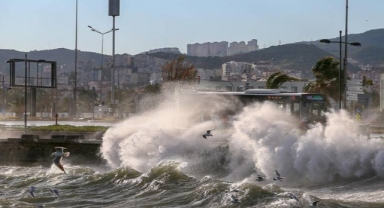 Meteoroloji'den İzmir'e kuvvetli rüzgar ve fırtına uyarısı
