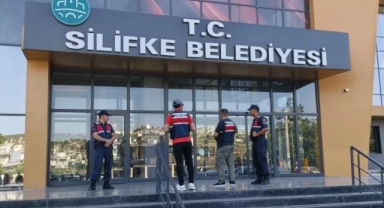 Silifke Belediyesi'ne operasyon