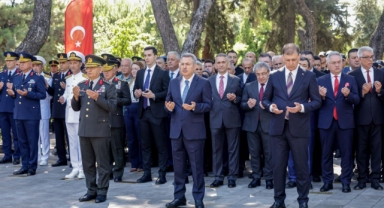 15 Temmuz şehitleri İzmir’de dualarla anıldı