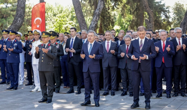 15 Temmuz şehitleri İzmir’de dualarla anıldı