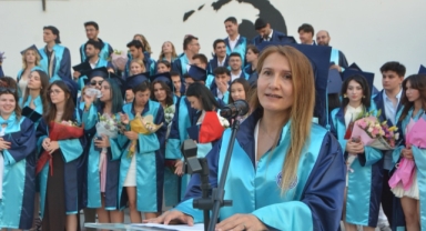 48 yaşındaki mezun, birinciliğini katledilen kadınlara ithaf etti!
