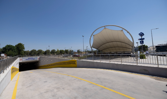 Araçlar otoparka, yolcular metroya: Balçova’da ulaşımı rahatlatan sistem