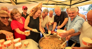 Başkan Mutlu’dan Konaklı komşularına aşure ikramı