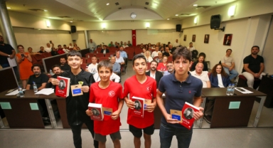Başkan Ünsal’dan Karşıyaka’nın altın çocuklarına ödül