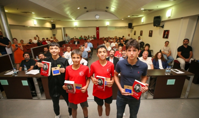 Başkan Ünsal’dan Karşıyaka’nın altın çocuklarına ödül