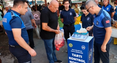 Buca'da tartılara güvenli alışveriş kontrolü