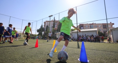 Buca’da yaz tatili futbolla renkleniyor