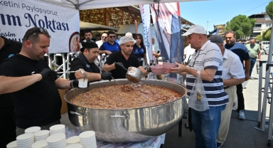 Büyükşehir’den Alaybey ve Laleli Pazarlarında Aşure İkramı