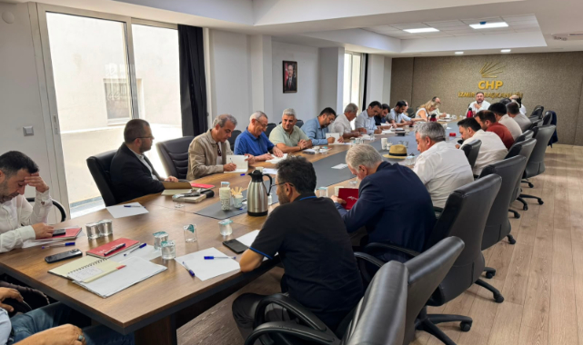 CHP İzmir İl'den 4 atama, 2 görevden alma!