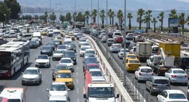 İzmir'de trafiğe kayıtlı araç sayısında artış!