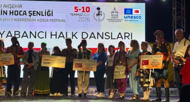 Selçuk Halk Oyunları Ekibi, Akşehir'de büyük beğeni topladı