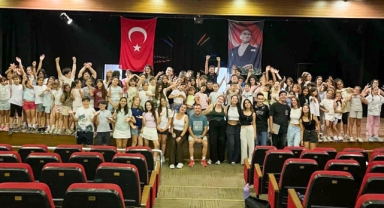 Tiyatronun yeni yetenekleri Karşıyaka’da yetişiyor