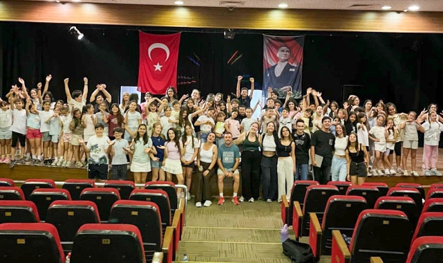 Tiyatronun yeni yetenekleri Karşıyaka’da yetişiyor