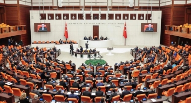 Yeni dokunulmazlık dosyaları komisyonda: Murat Bakan da listede!