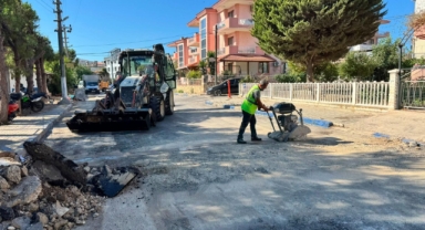 Yenifoça'da asfalt çalışmaları tüm hızıyla sürüyor