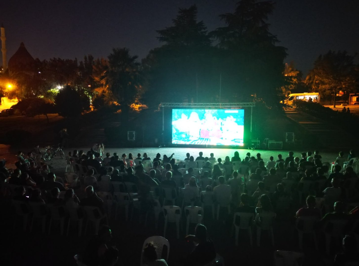 Çiğli'de Yaz Akşamları Mahalle Sinema Günleri ile Renkleniyor