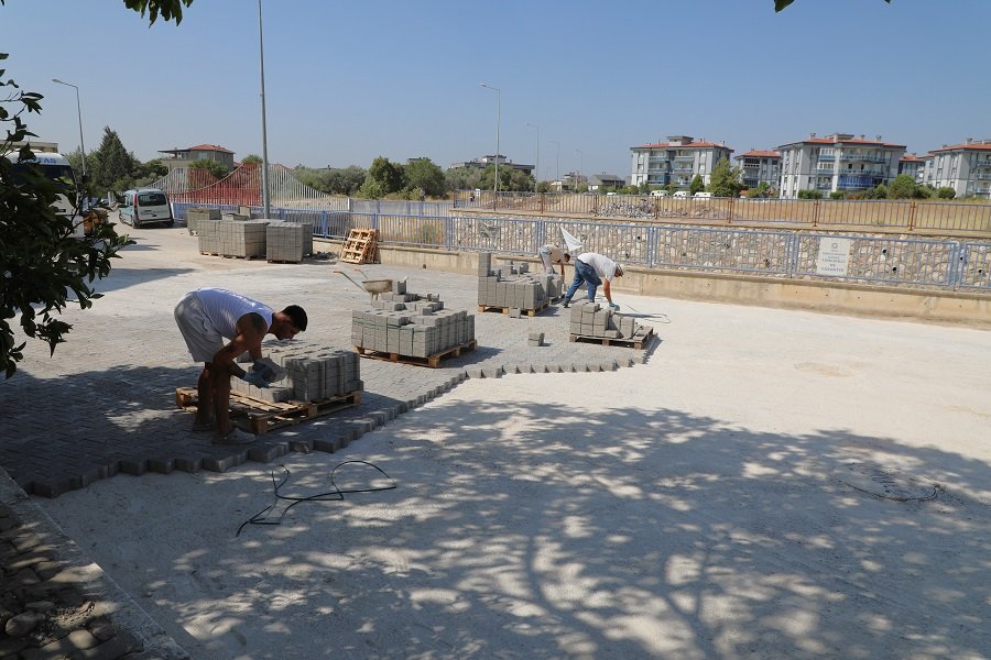 Menderes’te 19 Mayıs Caddesi Yenileniyor