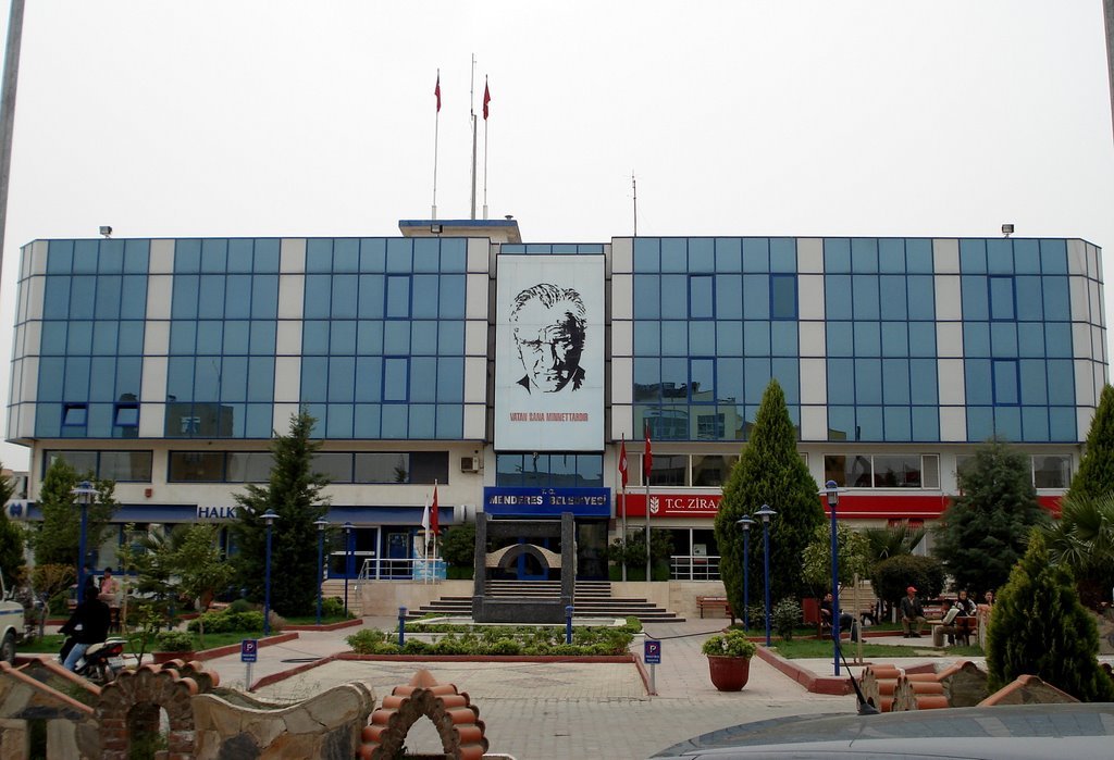 Menderes'te bağımsız meclis üyesi aday oldu