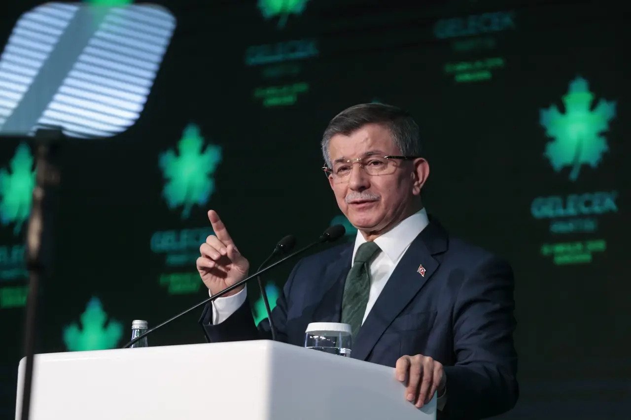 Gelecek Partisi resmen feshedildi!