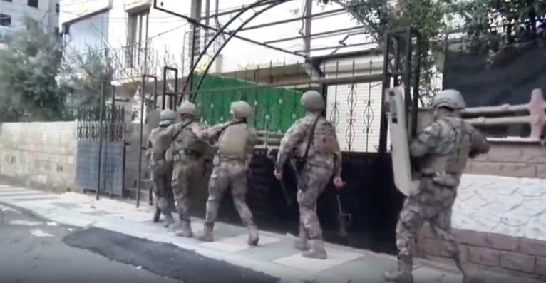 İzmir'de DEAŞ operasyonu: 26 kişi yakalandı!