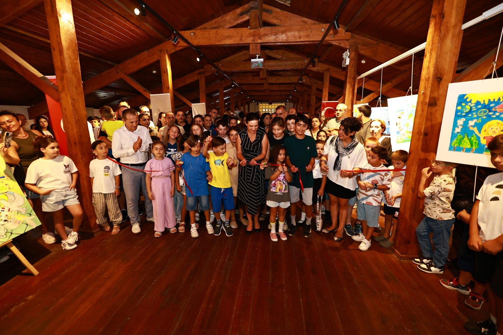 Selçuk'un çocukları barışı renklerle anlattı