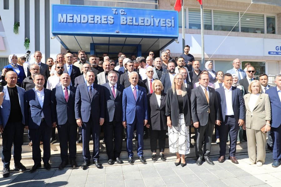 Müjdeyi Bakan Uraloğlu verdi: Menderes beklediği Gümüldür yoluna kavuşuyor.