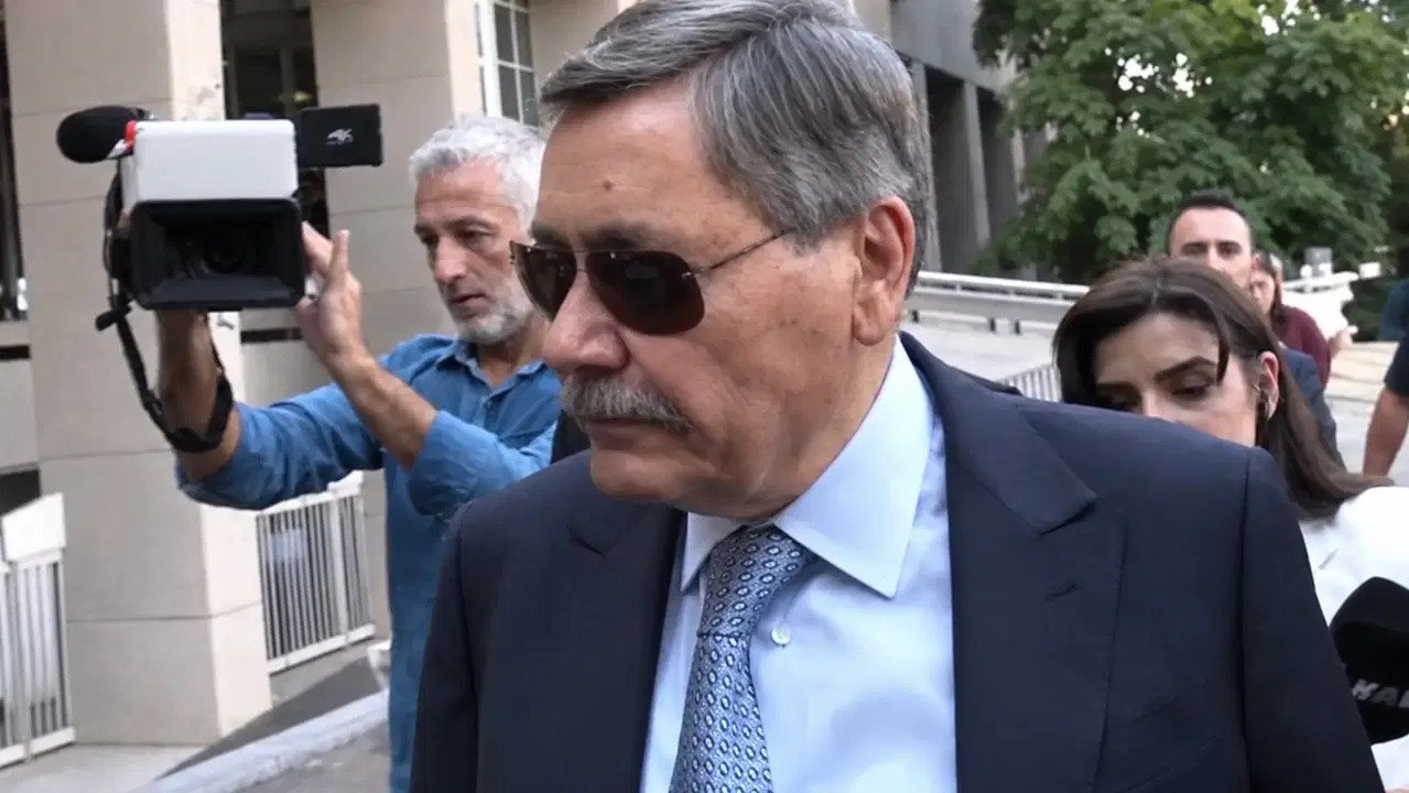 İfadeye çağılan Gökçek, sakız çiğneyerek adliyeye geldi!
