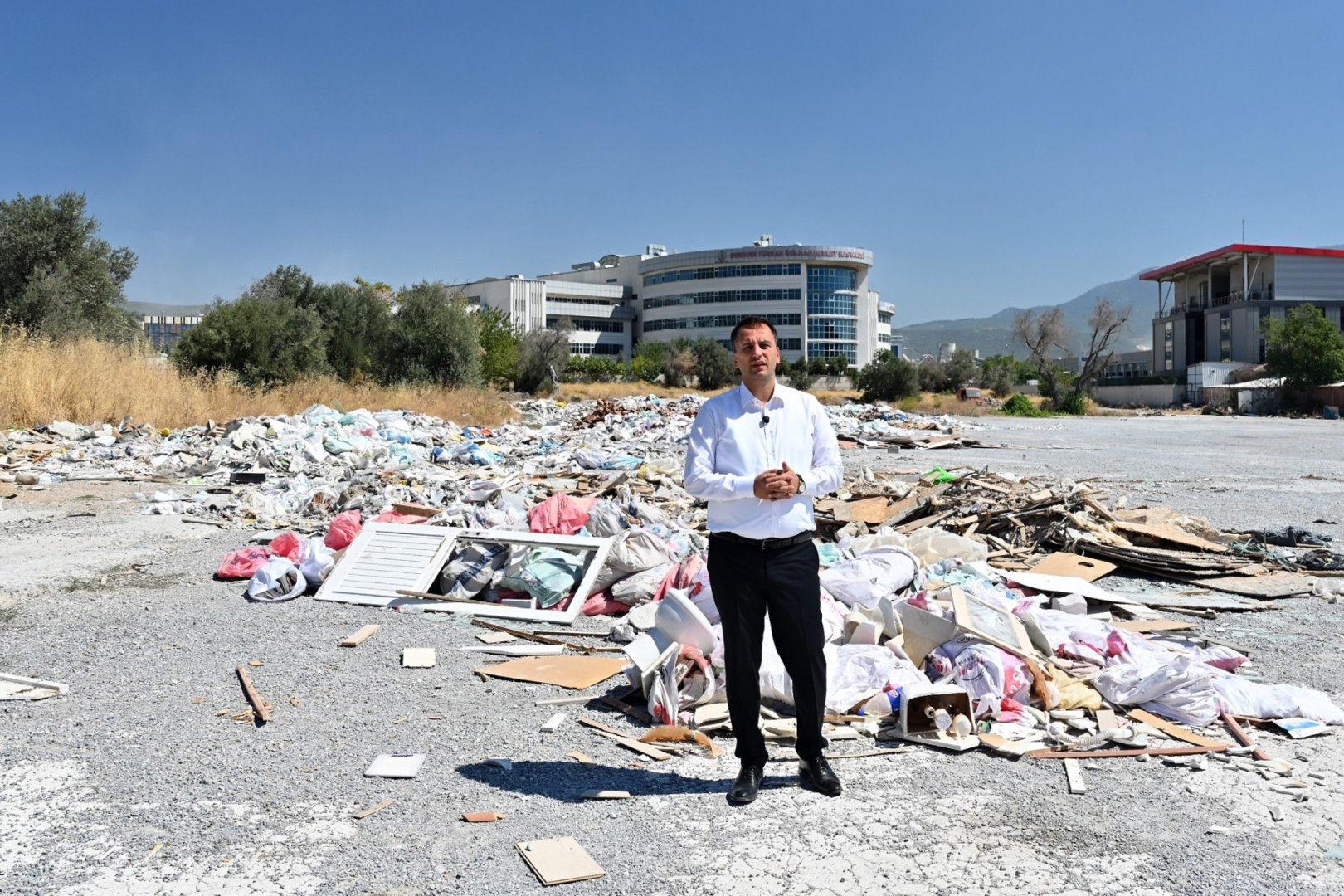 Bornova’da kaçak molozla topyekün mücadele