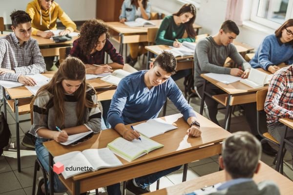 Eğitimci Üze’den velilere 'en iyi kurum' uyarısı: Afişe değil, gelişime bakın!